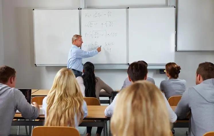 7月海馬之星來啦！看看你喜愛的老師上榜了沒？