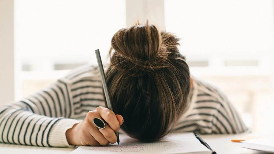 朋友在英國留學被開除不能畢業怎么辦