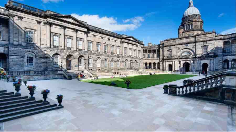 愛丁堡大學(xué)的畢業(yè)論文延期Extension和EC怎么選